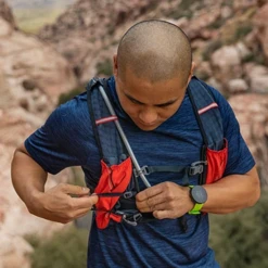 Nathan Vapor Swift Blue Nights/High Risk Red (4L) -Lowan Sport 4720N 0585 6 600x600 cd792583 8131 4426 8f50 30895b6e89df